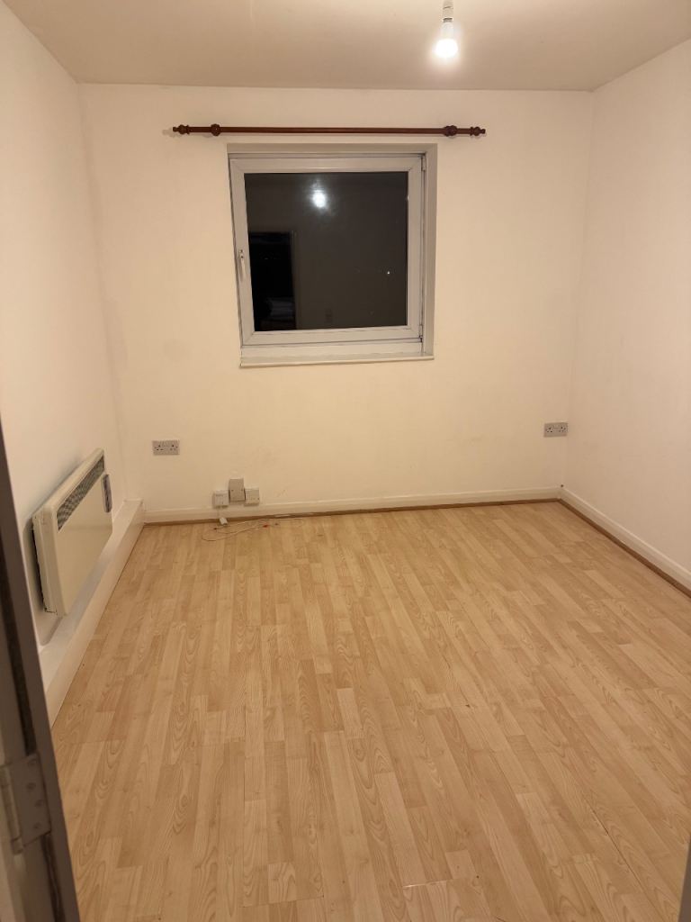 Room Ridingleaze in Bristol