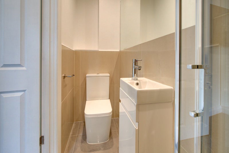 Room Grove Green Road in Greater London