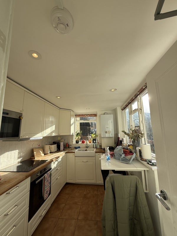 Flat Rectory Grove in Greater London