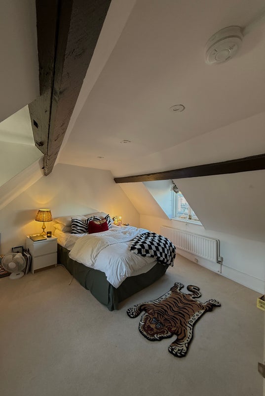 Flat Rectory Grove in Greater London