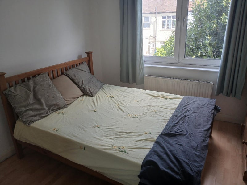 Room Leonard Road in Greater London