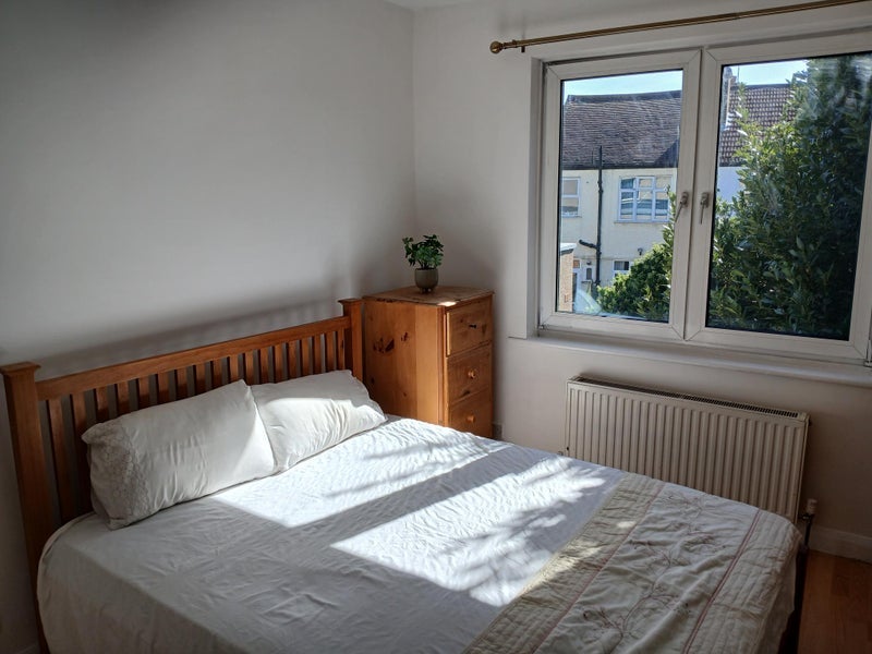 Room Leonard Road in Greater London
