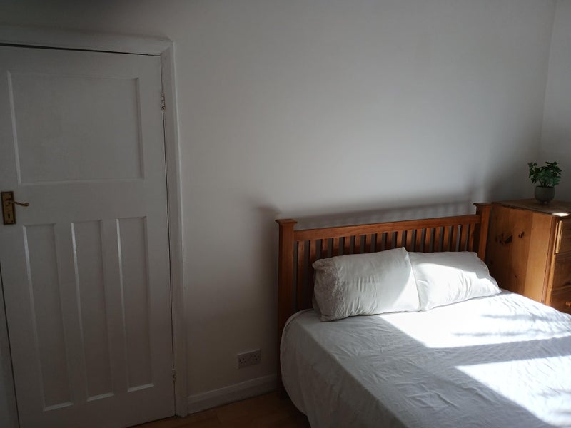 Room Leonard Road in Greater London