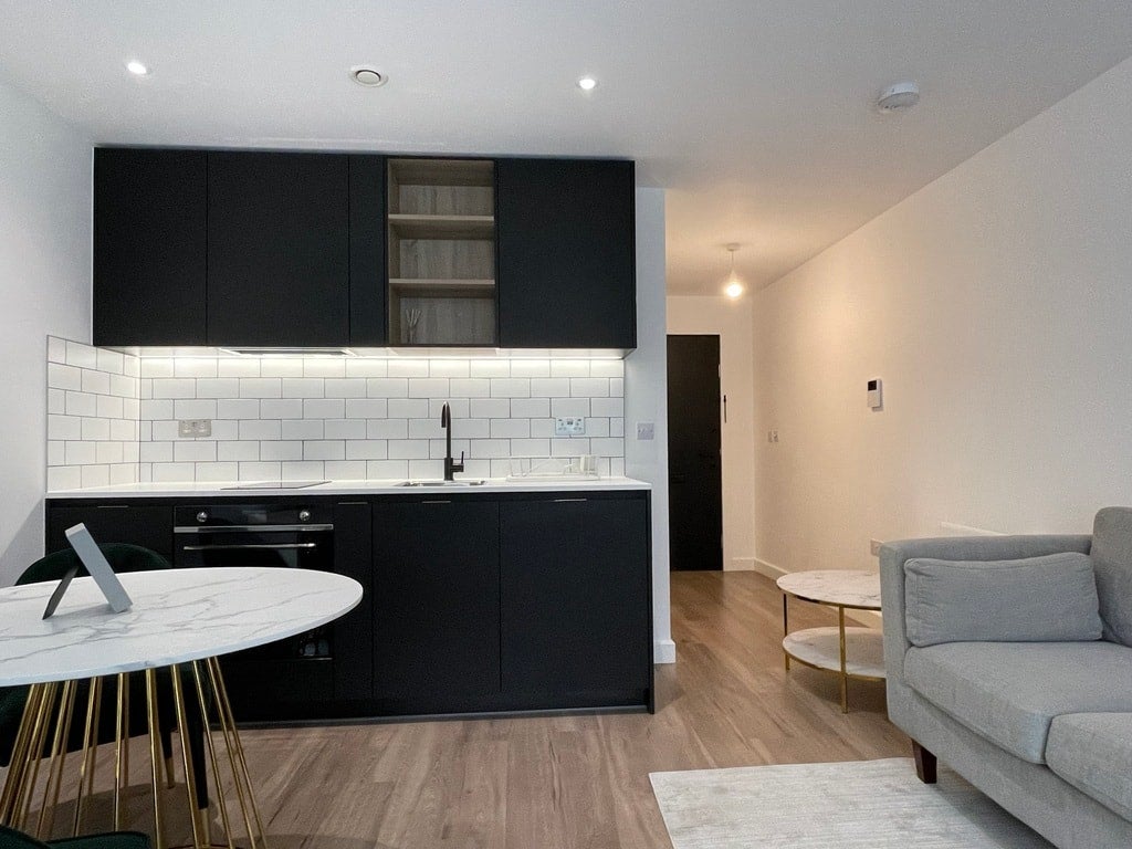 Flat Commander Avenue in Greater London