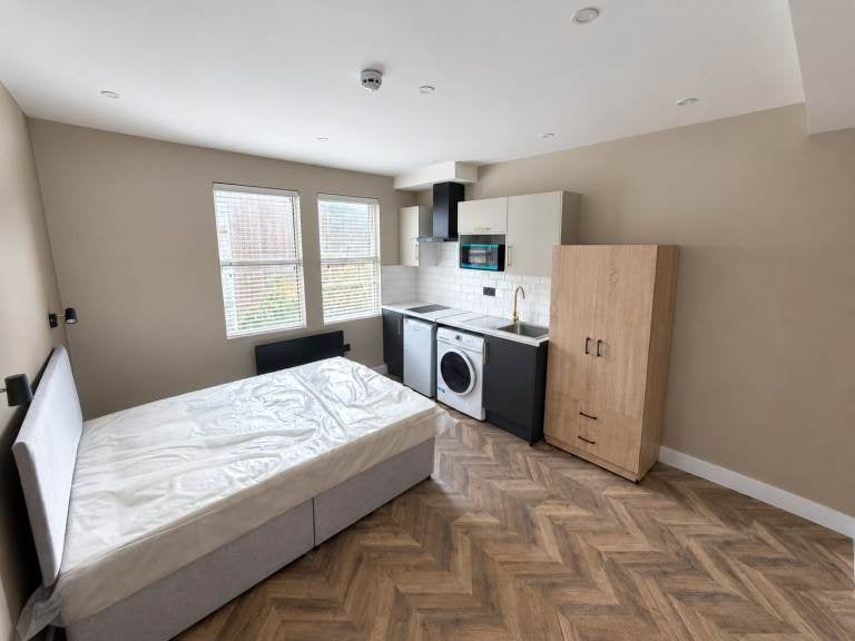 Flat Northwold Road in Greater London