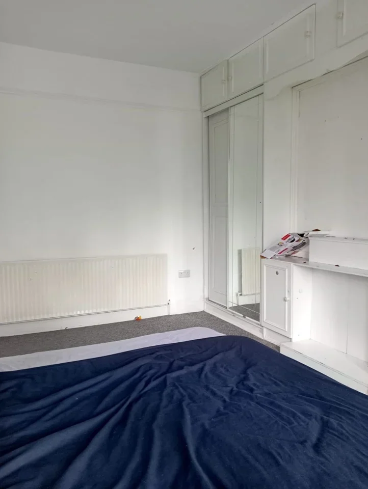 Room Byron Avenue in Greater London