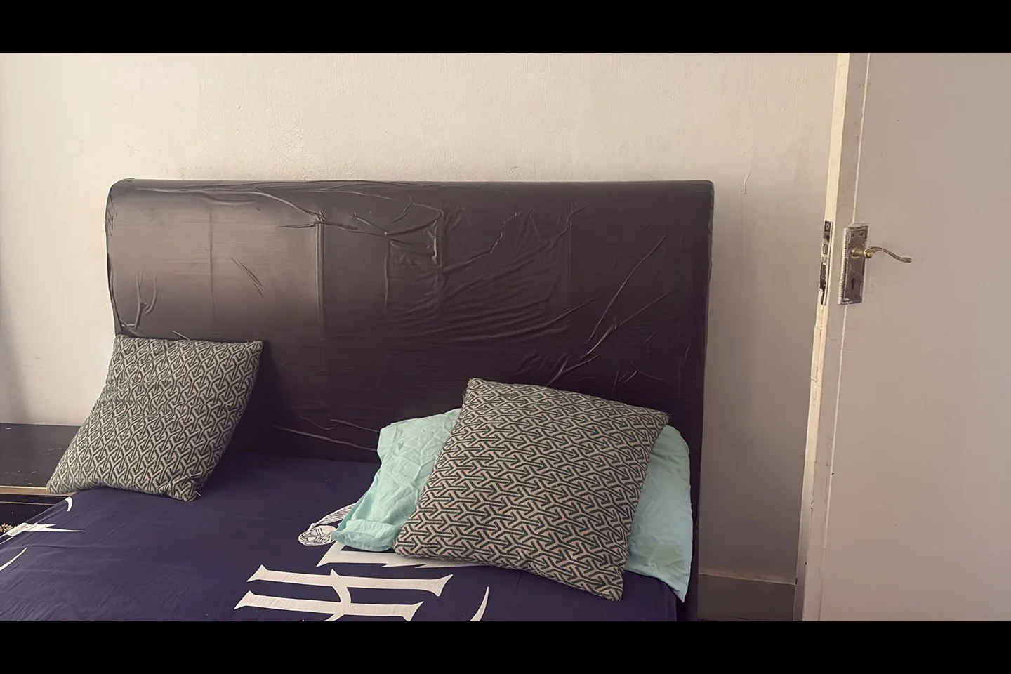 Room Byron Avenue in Greater London