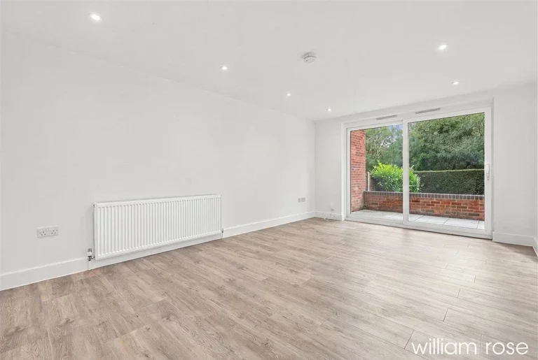 Flat Chestnut Walk in Greater London