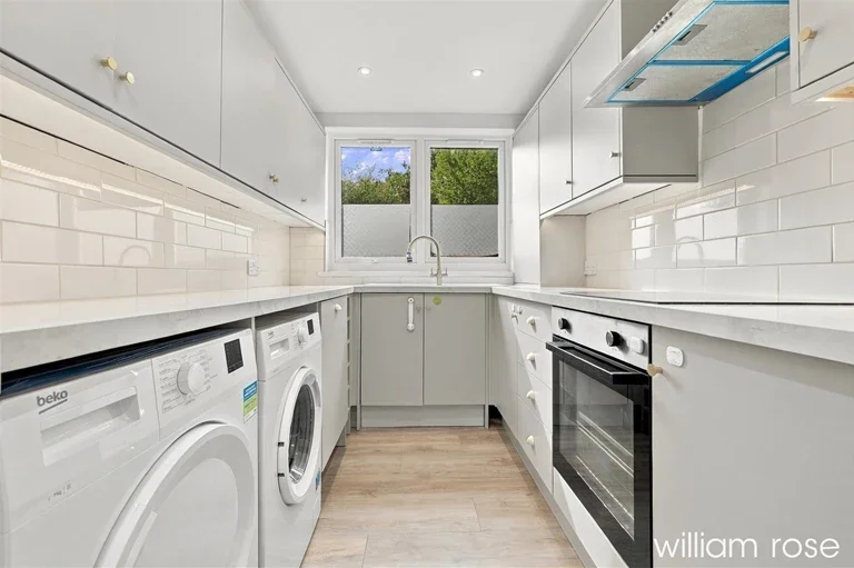 Flat Chestnut Walk in Greater London