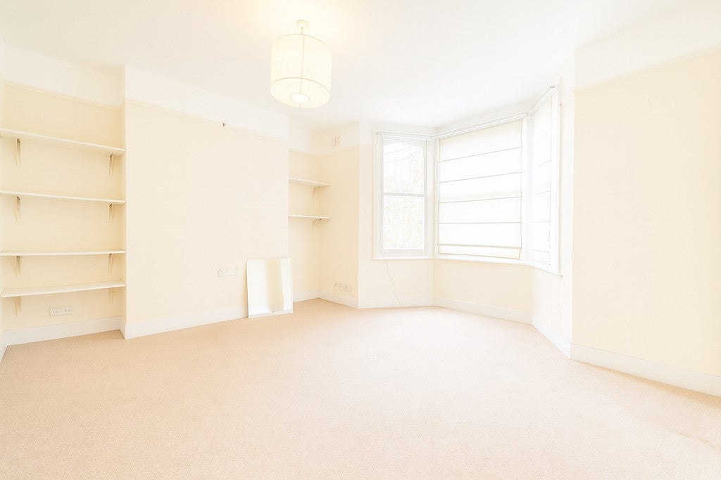 Flat Santos Road in London