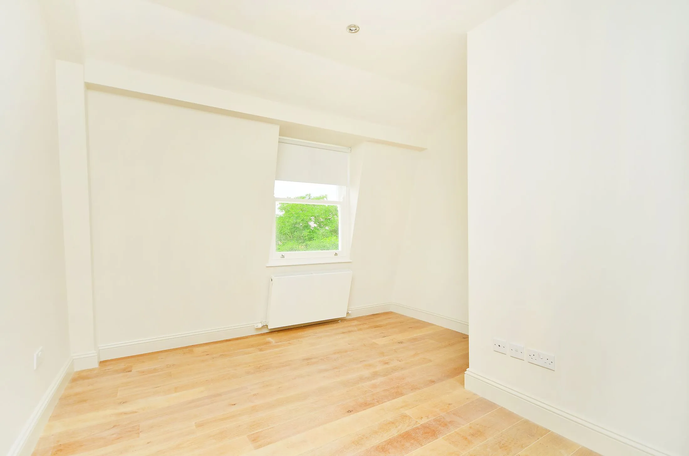 Flat Brixton Road in Greater London