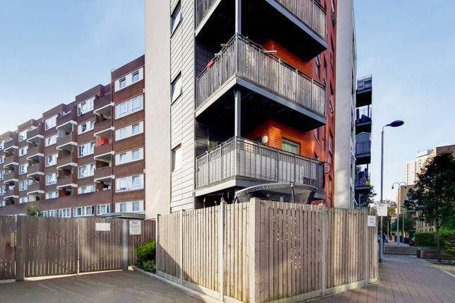 Flat Weatherley Close in Greater London