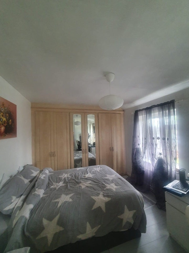 Flat Shannon Close in Greater London