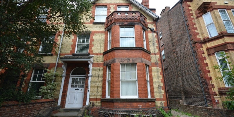 Flat Ivanhoe Road in Liverpool