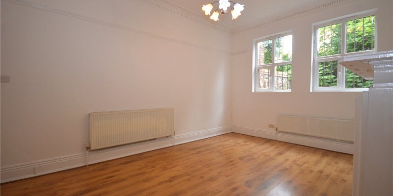 Flat Ivanhoe Road in Liverpool