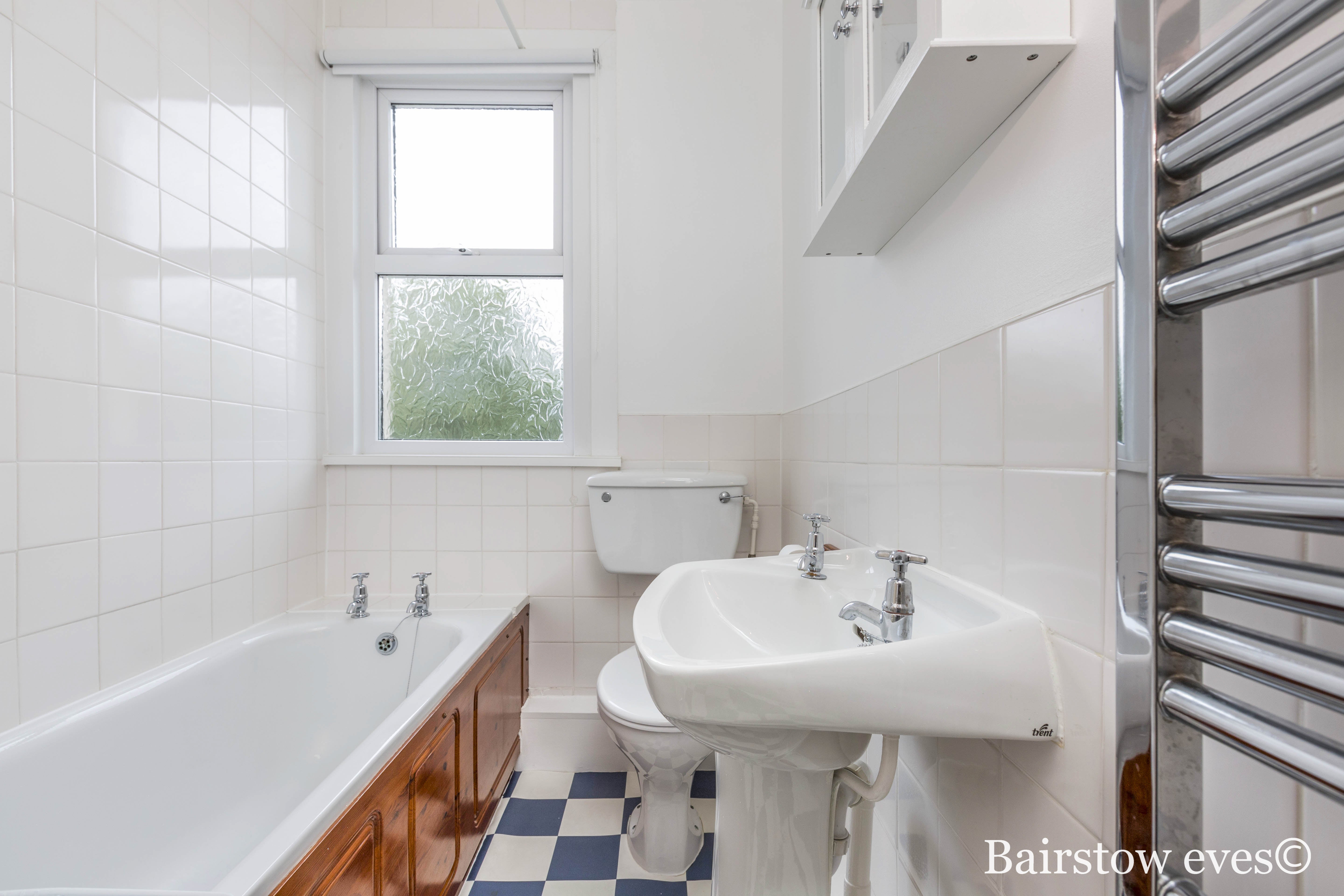 Flat Lily Road in Greater London