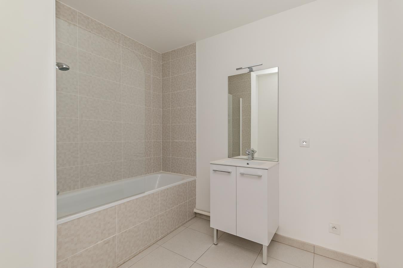 Flat Rue Georges Brassens in Notre-Dame-de-Bondeville