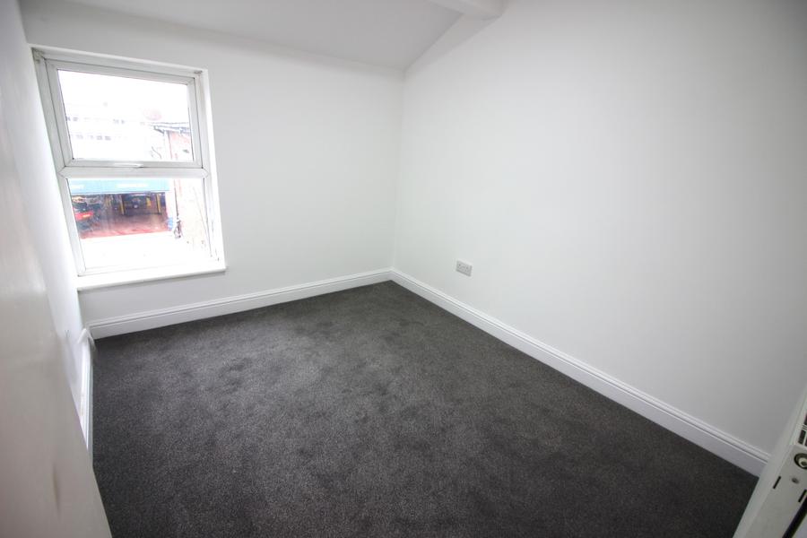 Flat Eastbank Street in Southport