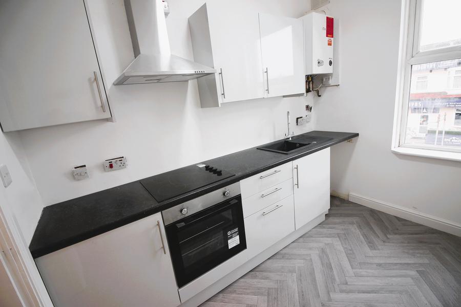 Flat Eastbank Street in Southport