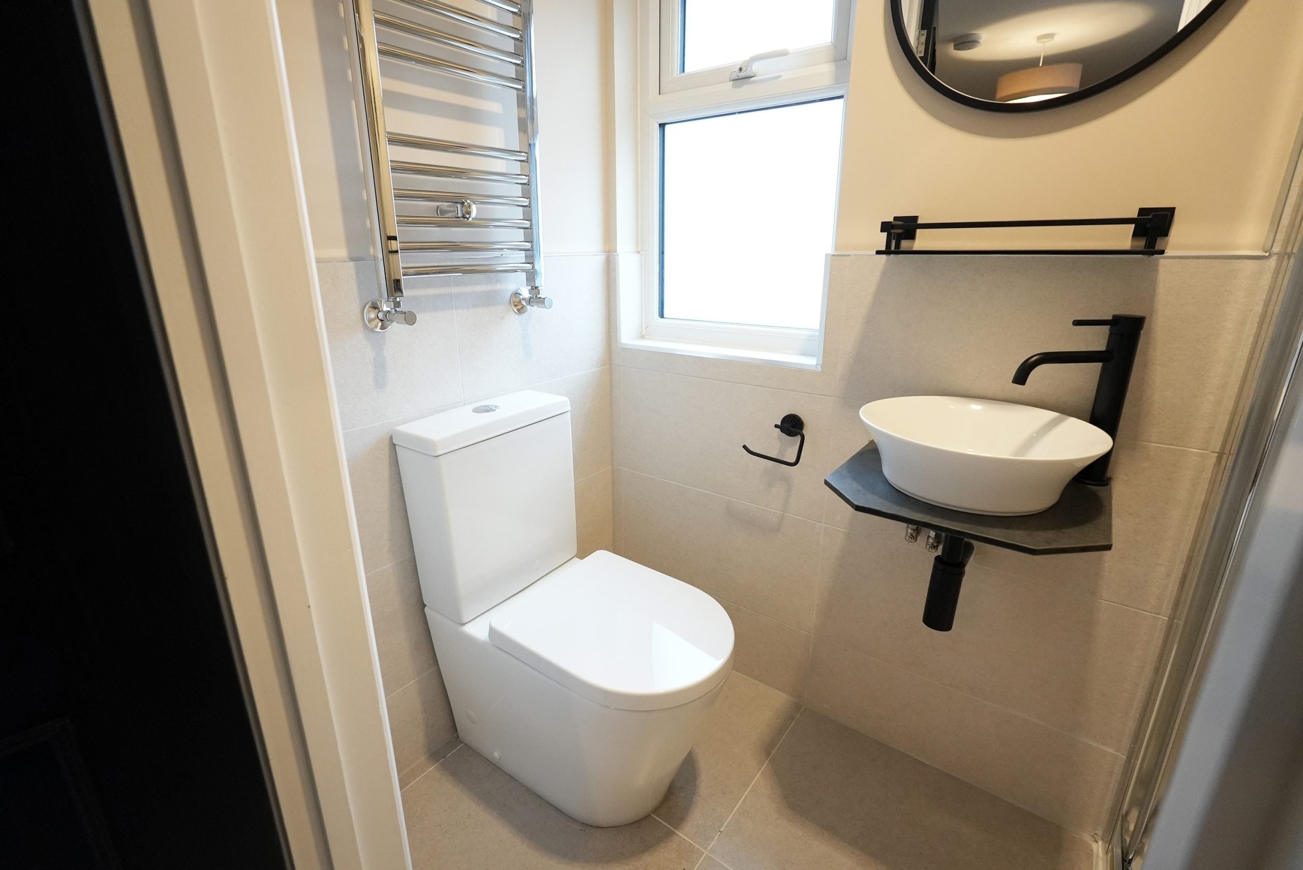 Room Lynwood Road in Reigate and Banstead