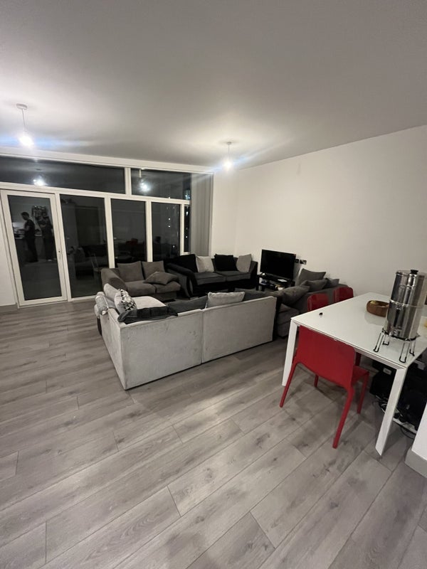 Flat Hessel Street in Greater London