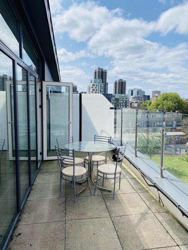 Flat Hessel Street in Greater London