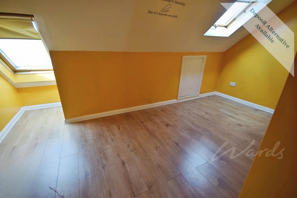Room Stuart Road in Gillingham