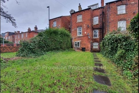 Flat Cardigan Road in Leeds