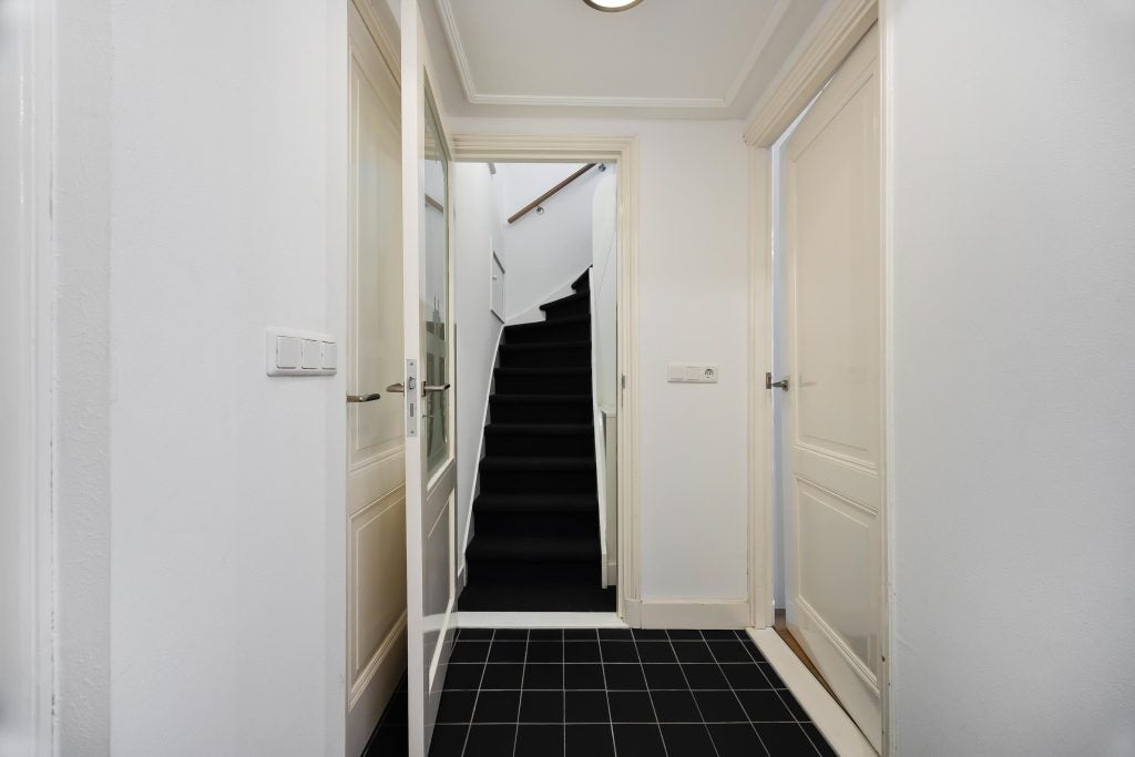 Tussenwoning te koop: Annastraat 1A, Delft