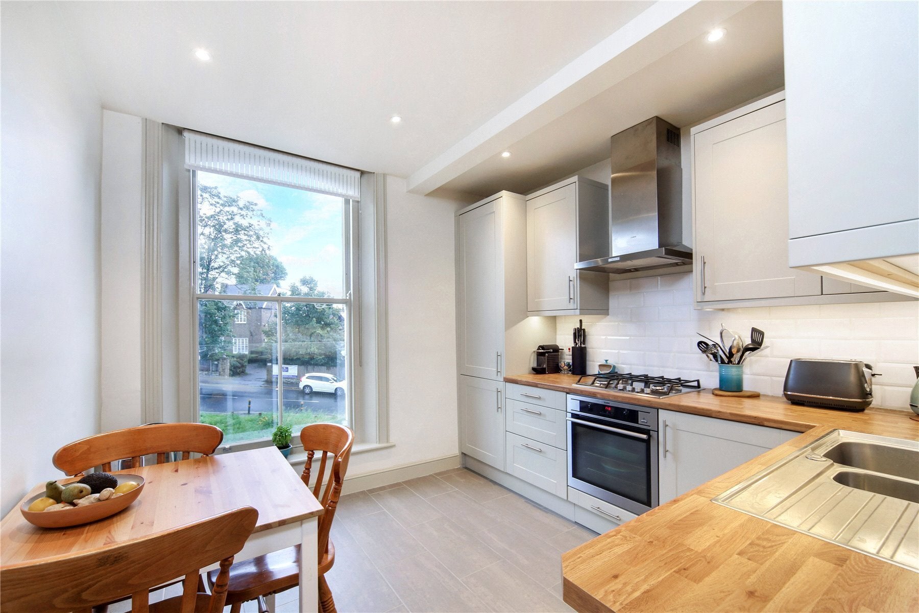 Flat Crooked Billet in Greater London