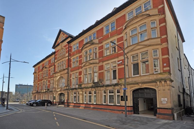 Flat High Street in Newport