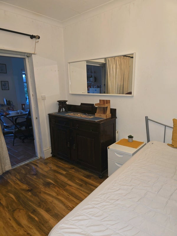 Room Forty Lane in Greater London
