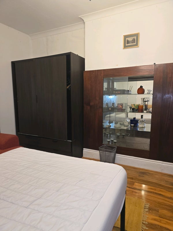 Room Forty Lane in Greater London