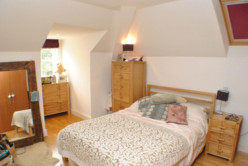 Flat Knollys Road in Greater London