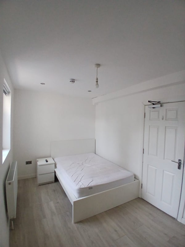 Room Clifton Road in Slough