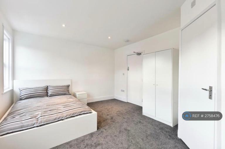 Room Stella Street in Mansfield