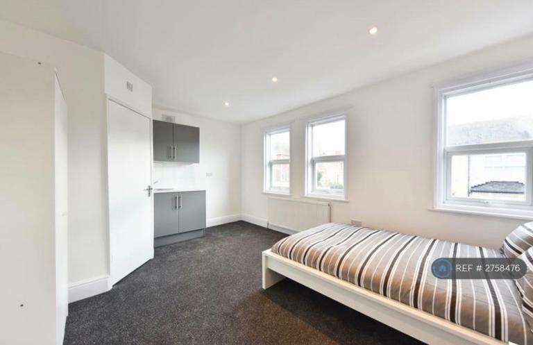 Room Stella Street in Mansfield