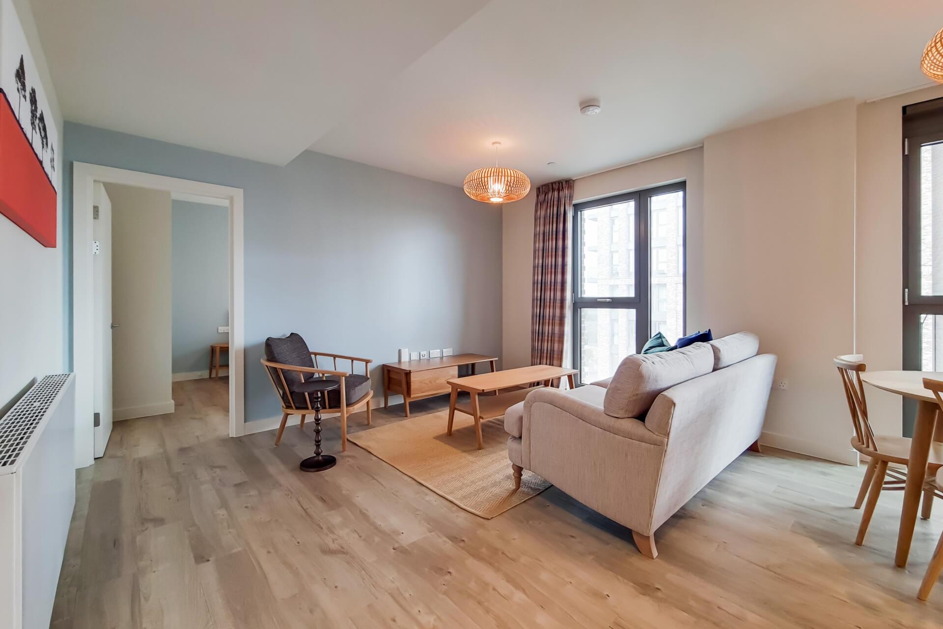 Flat Weaver Walk in Greater London