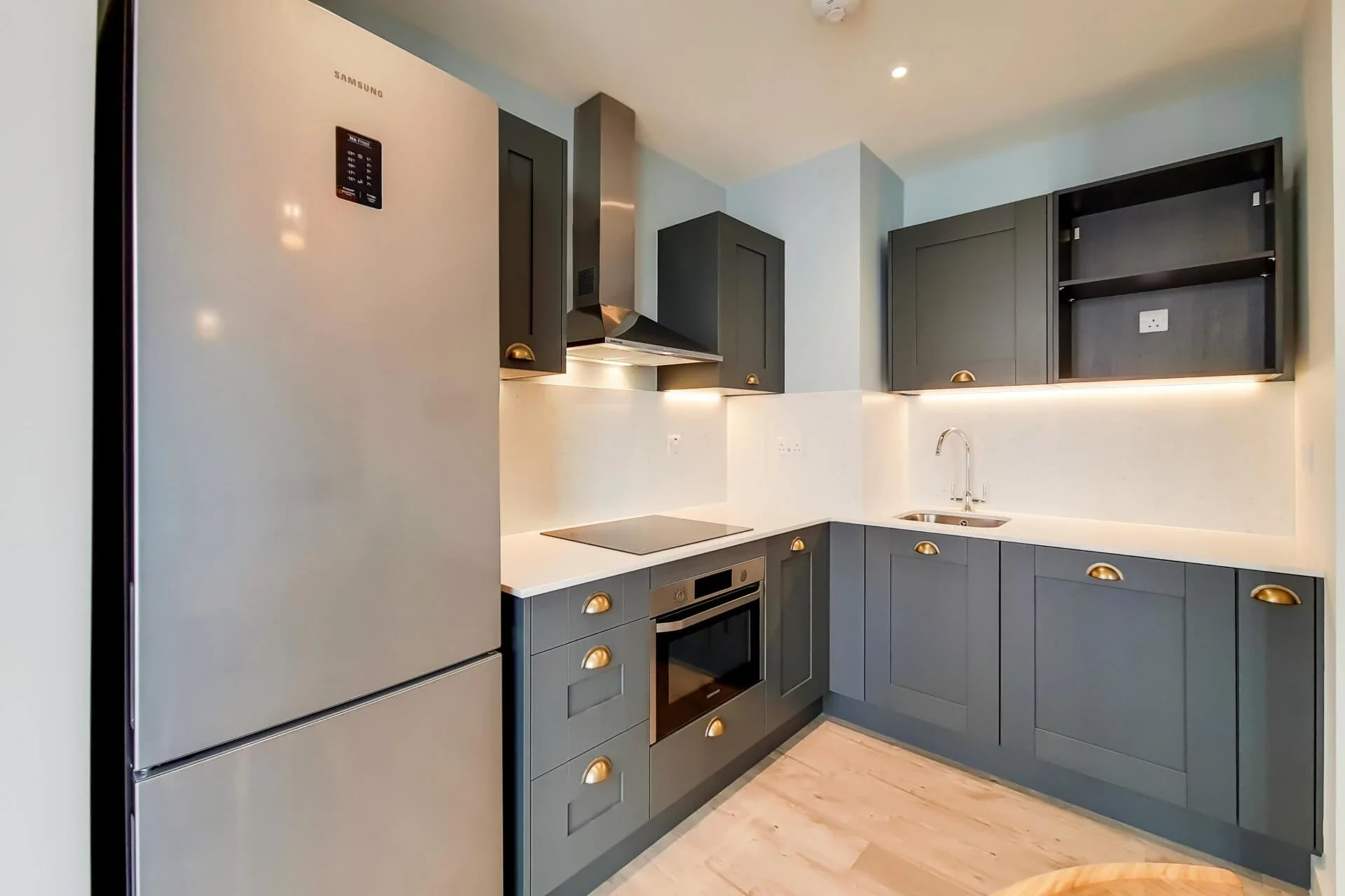 Flat Weaver Walk in Greater London