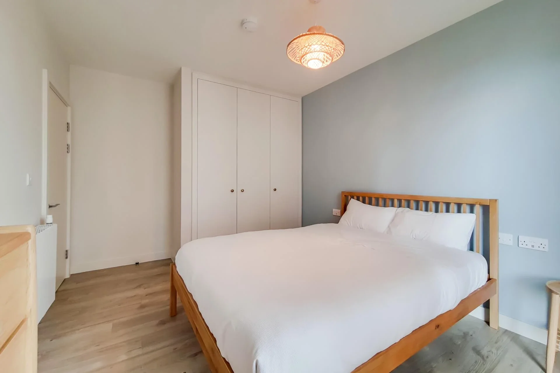 Flat Weaver Walk in Greater London