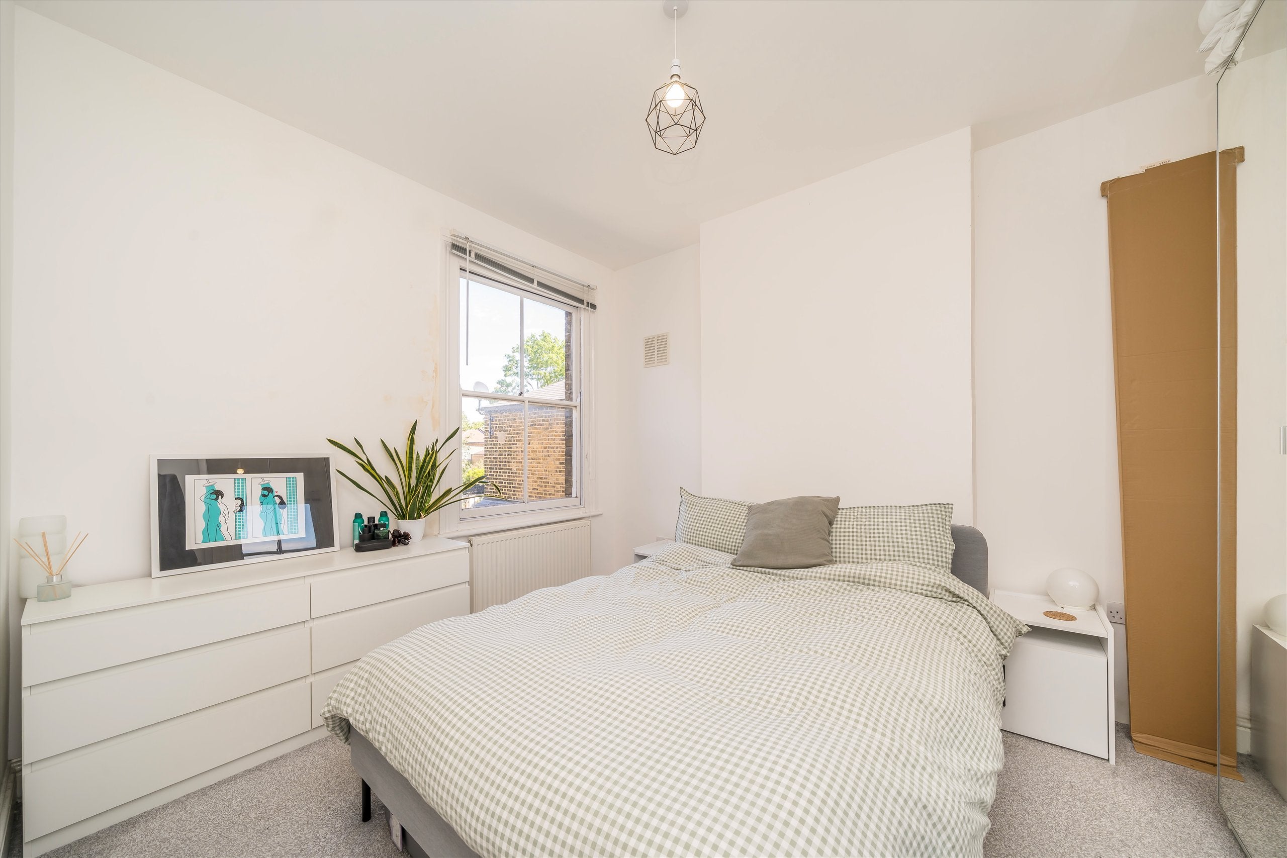 Flat Effingham Road in Greater London