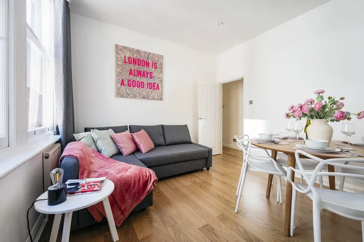 Flat Charing Cross Road in City of Westminster