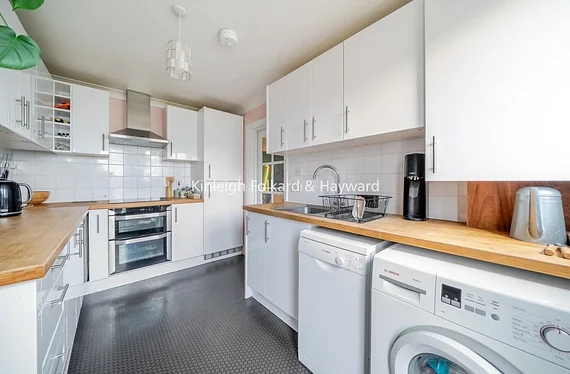 Flat Mantle Road in Greater London