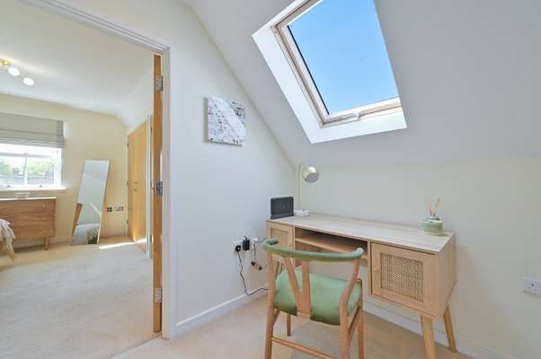 Flat Oram Court in Marlow