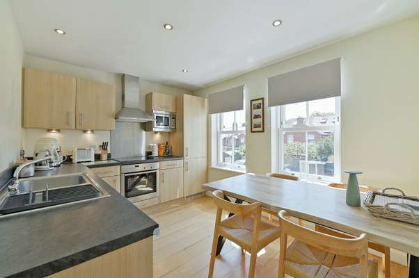 Flat Oram Court in Marlow