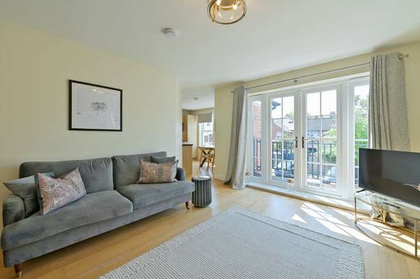 Flat Oram Court in Marlow
