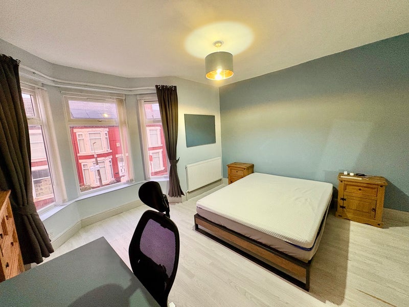 Room Cobham Avenue in Liverpool