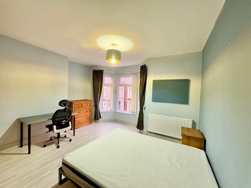 Room Cobham Avenue in Liverpool