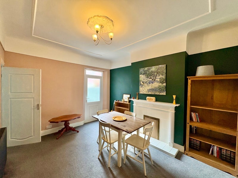 Room Cobham Avenue in Liverpool