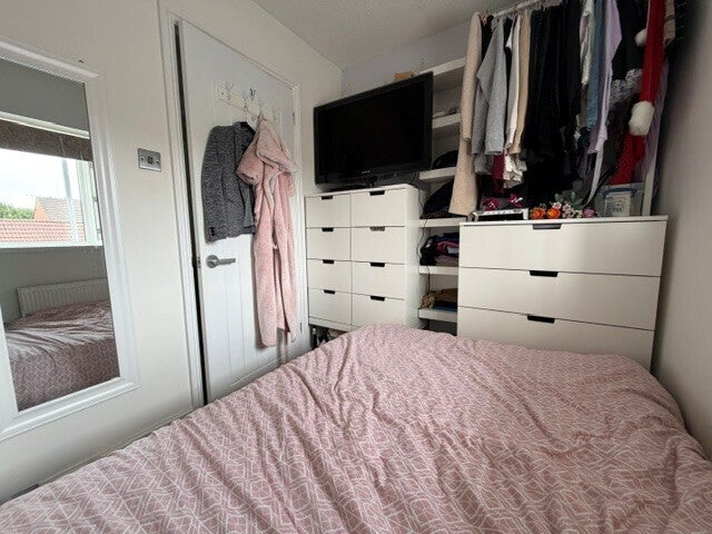 House Prestwick Close in Luton